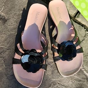 New Madeline Seaside 7 M Black Strapless Sandals